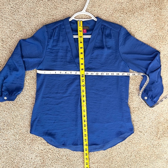 Vince Camuto Women's Women's V-Neck 3/4 Sleeve Rumple Blouse, cobalt/royal blue - Picture 5 of 6